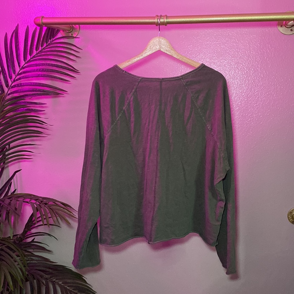 UNIVERSAL THREAD - GREEN LONG SLEEVE TEE SHIRT - Picture 2 of 11